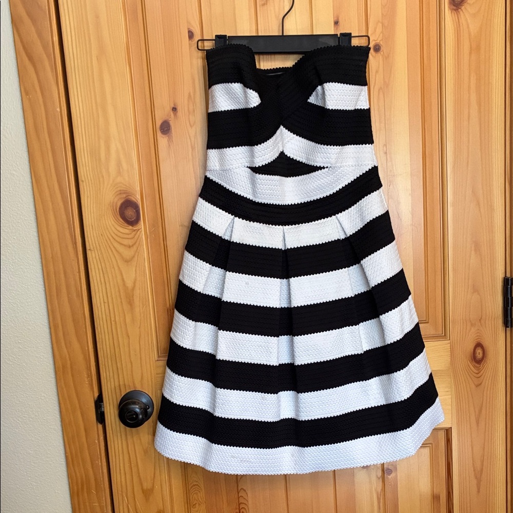Express Black and White Strapless Striped Dress SO CUTE! Medium